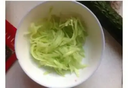 Make cucumber omelet step 2