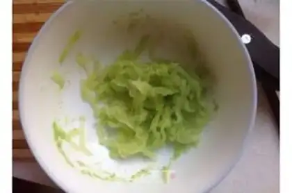 Make cucumber omelet step 3