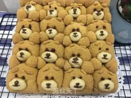 Make The teddy bear squeezed on the snack step 18