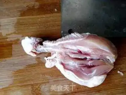 Make New Orleans chicken leg pizza step 1