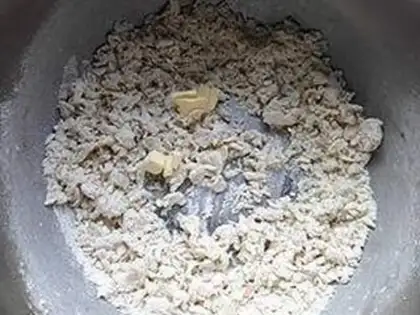 Make New Orleans chicken leg pizza step 7