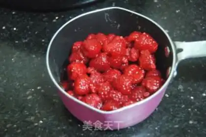 Make "Berry Loves Moose." step 1