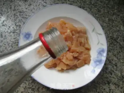 Make Soybeans fried chicken chest step 1