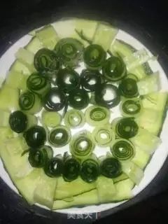 Make Cool cucumber rolls step 0