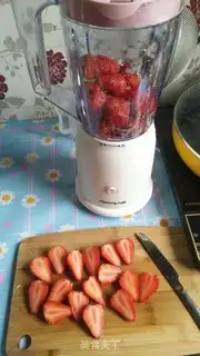 Make Strawberry Moose step 1