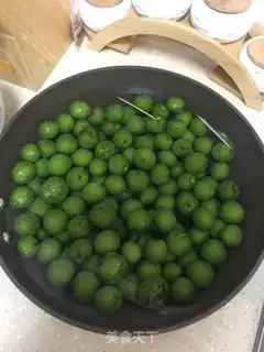 Make Blue plum wine step 0