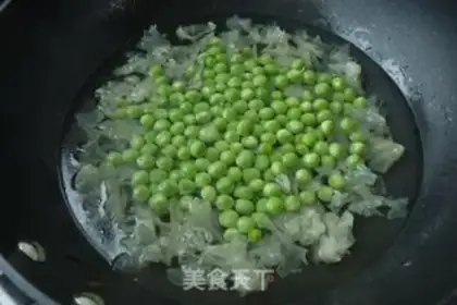 Make Crab seeds with silver peas step 4