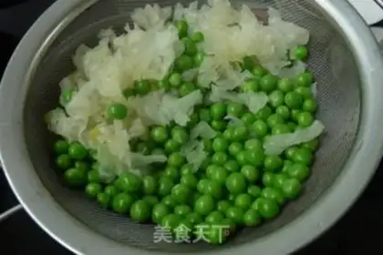 Make Crab seeds with silver peas step 5
