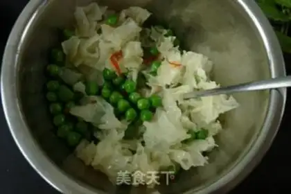 Make Crab seeds with silver peas step 6