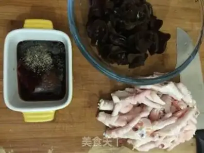 Make Wood-eared chicken feet step 6