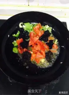 Make Tomatomic ear fried eggs step 3