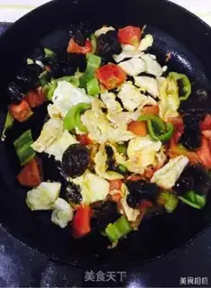 Make Tomatomic ear fried eggs step 4