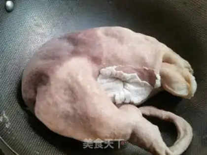 Make Lian Zin, the pig