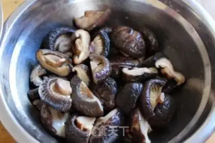 Make A wide variety of mushrooms and bouquets step 3
