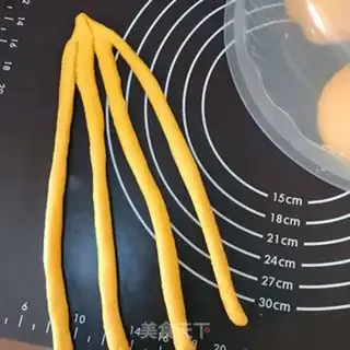 Make Pumpkin pigtail bag step 8
