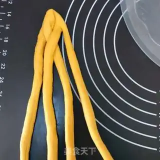 Make Pumpkin pigtail bag step 9