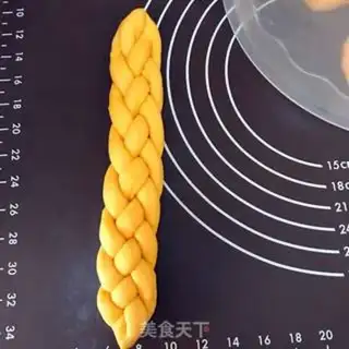 Make Pumpkin pigtail bag step 10