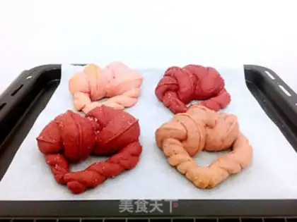 Make Lovers make sugar bread step 14