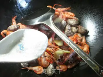 Make Flaming clams and shrimp step 5