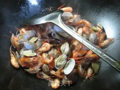 Make Flaming clams and shrimp step 7