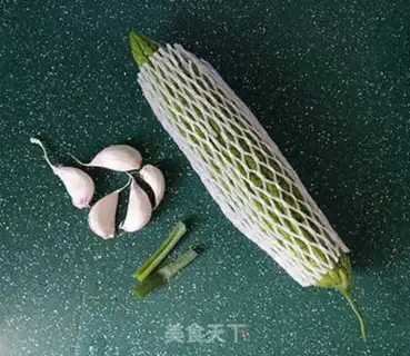 Make New garlic for a bitter melon step 0