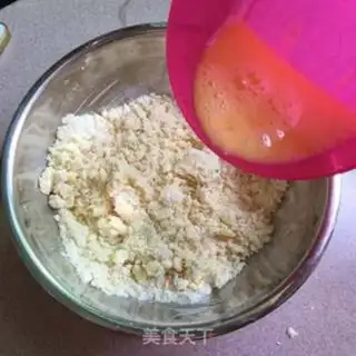 Make A flower-cracker step 2