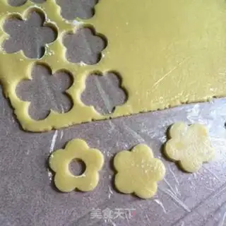 Make A flower-cracker step 5