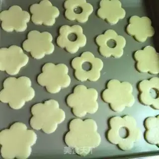 Make A flower-cracker step 6