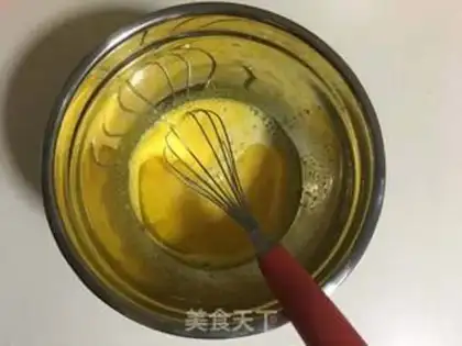 Make Black sesame sauce twirl cake step 1