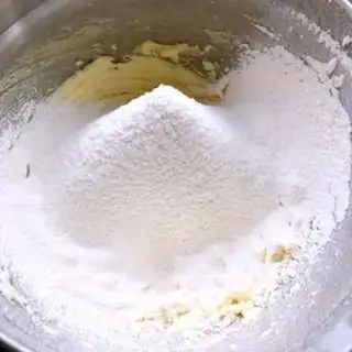 Make Double-coloured cookies step 4
