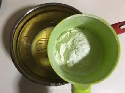 Make Black sesame sauce twirl cake step 2