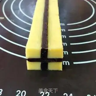 Make Double-coloured cookies step 14
