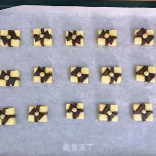 Make Double-coloured cookies step 17