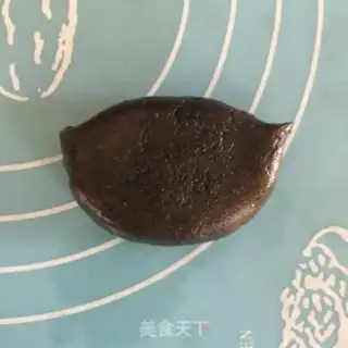 Make Black swan cookies step 5