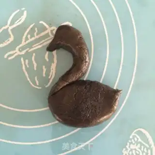 Make Black swan cookies step 7