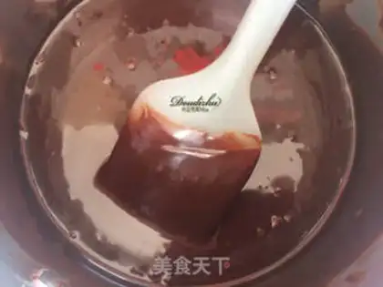 Make Strawberry chocolate fence cake step 2