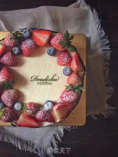 Make Strawberry chocolate fence cake step 10
