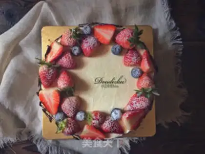 Make Strawberry chocolate fence cake step 11