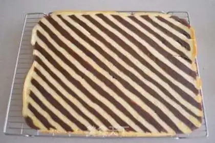 Make Sandmus cake step 7