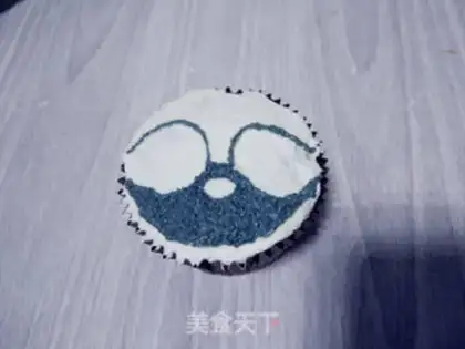 Make The raccoon paints a stereocake step 18