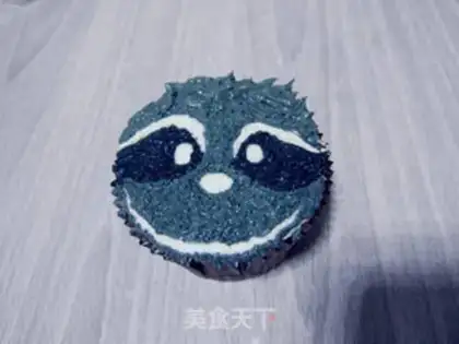 Make The raccoon paints a stereocake step 20