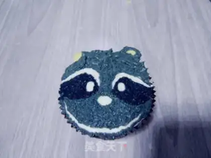 Make The raccoon paints a stereocake step 21