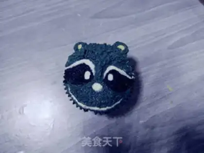 Make The raccoon paints a stereocake step 22