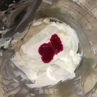 Make Pink little car cake step 15