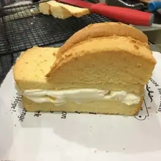 Make Pink little car cake step 18