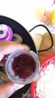 Make Spanish seafood step 1