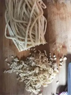 Make radish and fried meat step 1