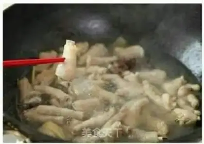 Make Homemade chili chicken claws step 3