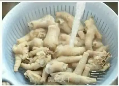 Make Homemade chili chicken claws step 4