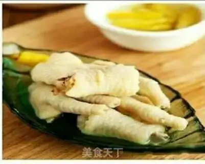 Make Homemade chili chicken claws step 7